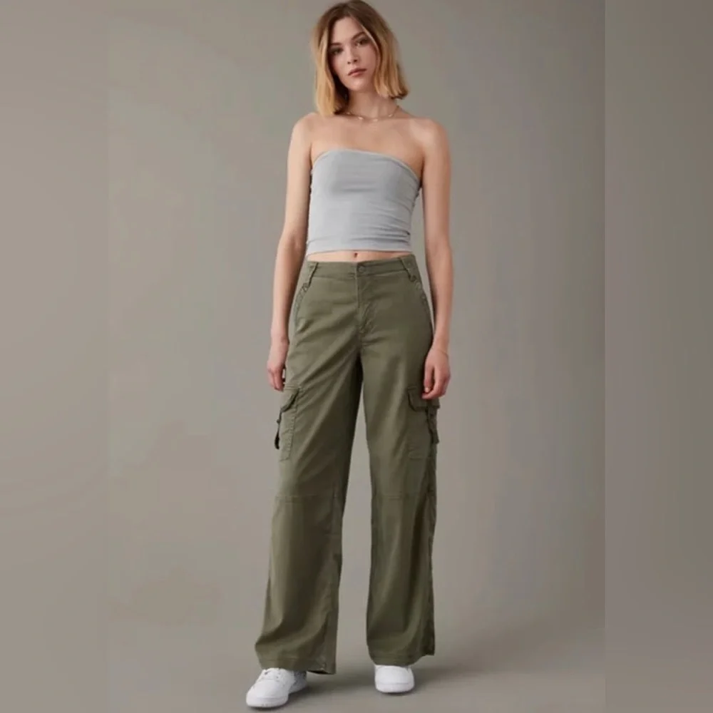 American Eagle Super High-Ride Baggy Wide Leg Cargos - Picture 1 of 5